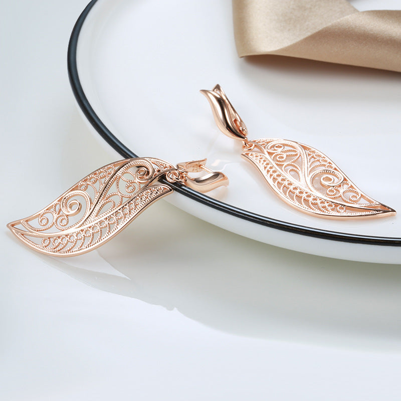 Women's Elegance Retro Hollow Earrings