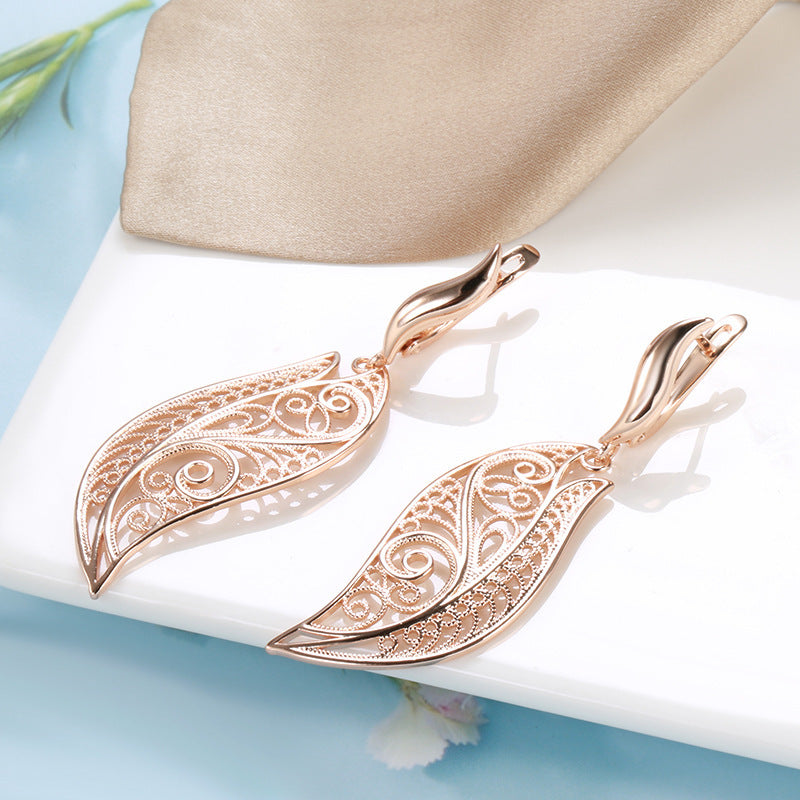 Women's Elegance Retro Hollow Earrings